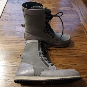 Levi men's size 11 grey boots
